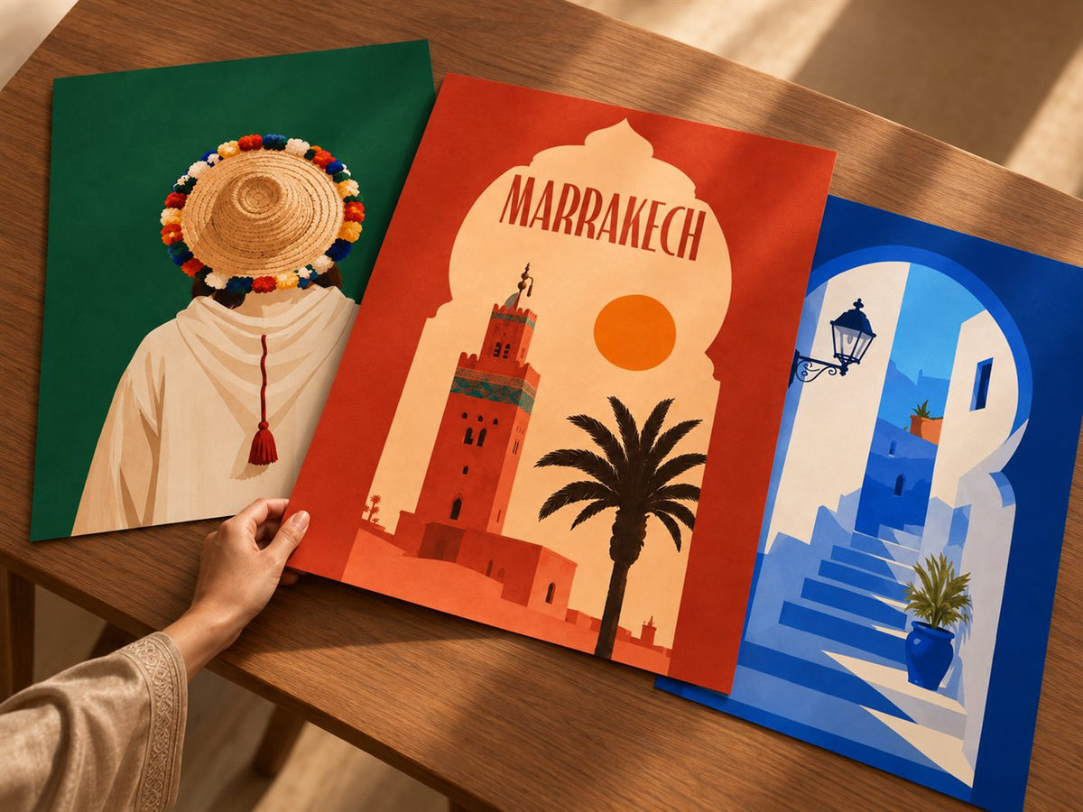 Intérieur contemporain, mur orné d'affiches de la collection Icônes de Morocco Walls